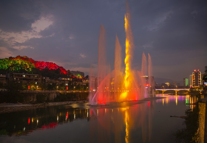 越“夜”越精彩 夜游文旅演藝賦能城鎮(zhèn)夜經(jīng)濟-4